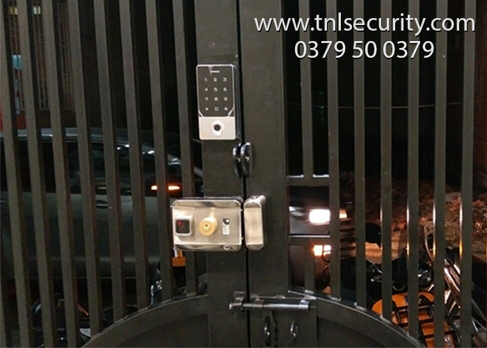 Lap-dat-khoa-van-tay-mat-ma-cho-nha-rieng-tai-quan-9